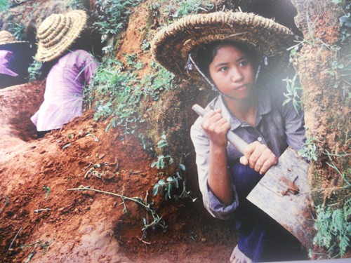 ‘Children at War’ photography exhibition opens in Hanoi - ảnh 1